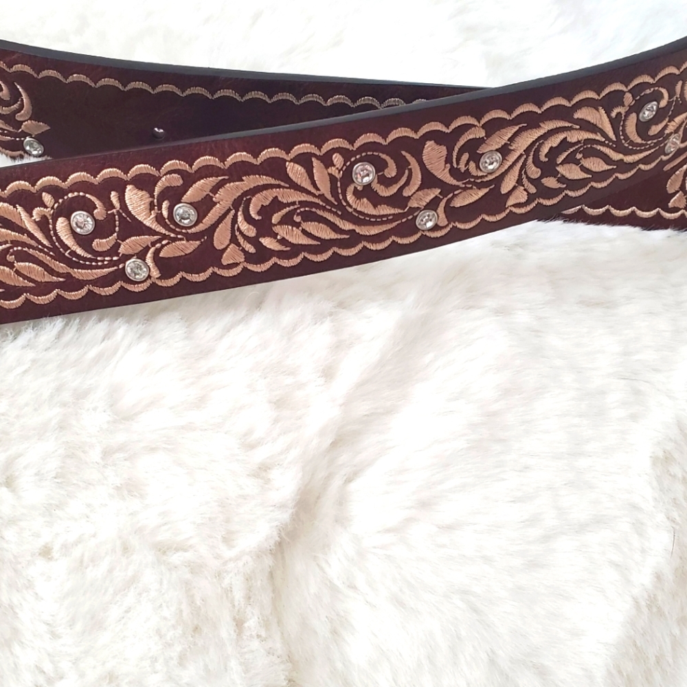 BRAND NEW LEATHER BLET WITH CRYSTAL'S  WTO WOMEN  SIZE XL